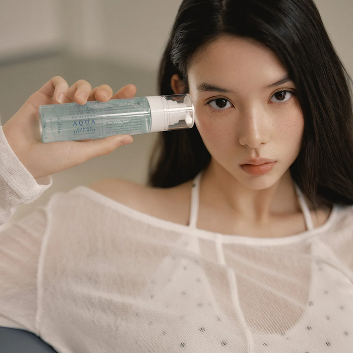 Modelo con Dr. Althea Aqua Marine Jelly Mist 100ml