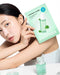 Modelo con Celimax Cica Serum Mask 27ml