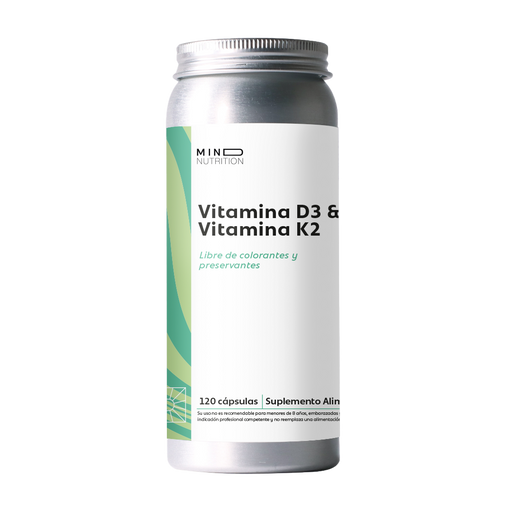Vitamina D3 + K2 120 cápsulas sobre fondo blanco