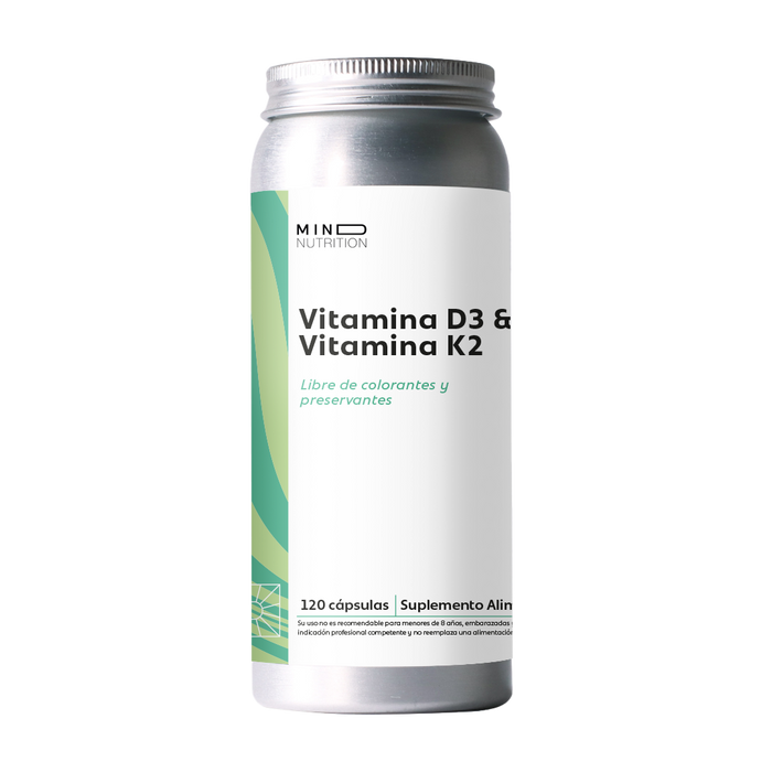 Vitamina D3 + K2 120 cápsulas sobre fondo blanco